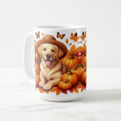Gelbe Labrador mit Strohhutpumpen und Herbstleaf Kaffeetasse (Vorderseite Links)