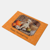 Gelbe Labrador Pup und Pumpkin Harvest Orange Fußmatte (Schrägansicht)