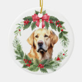 Gelbe Labrador Retriever Red Bow Holly Wreath Keramik Ornament (Vorne)