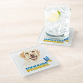 Gelbe Labrador und Schmetterling in der Ukraine Glasuntersetzer (Schrägansicht)