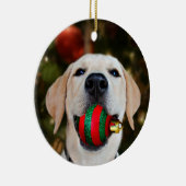 Gelbe Labrador Weihnachtsball Keramikornament (Rechts)