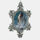 Gelbe Labrador zum Schwimmen Schneeflocken Zinn-Ornament (Links)