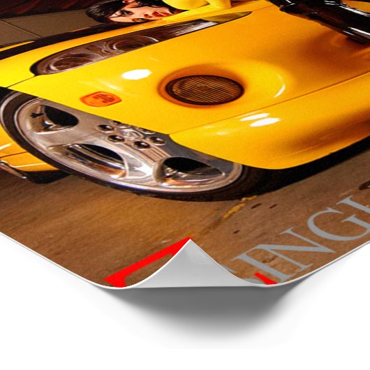 Gelbe Latex Babe mit exotischem Autopulver, groß Poster (Ecke)