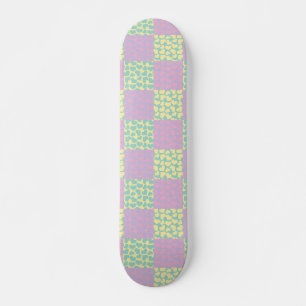 Gelbe, Lila und grüne Liebe pastellfarben Skateboard