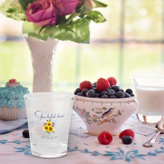 Gelbe lila Wildblume Schnapsglas