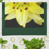 Gelbe Lilie Nah Geschirrtuch (Gefaltet)