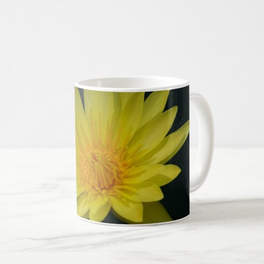 Gelbe Lotus-Wasserlilie Kaffeetasse (VorderseiteRechts)