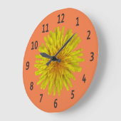 Gelbe Löwenzahn-Blumen-Schwarz-Stellen auf Große Wanduhr (Winkel)