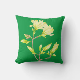 Gelbe Magnolien auf einem Kissen auf einem Platz