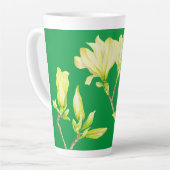 Gelbe Magnolien auf einer großen Latte-Tasse Milchtasse (Linke Ecke)