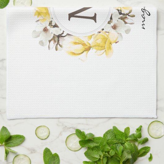 Gelbe Magnolienblüte Monogramm Geschirrtuch (Gefaltet)