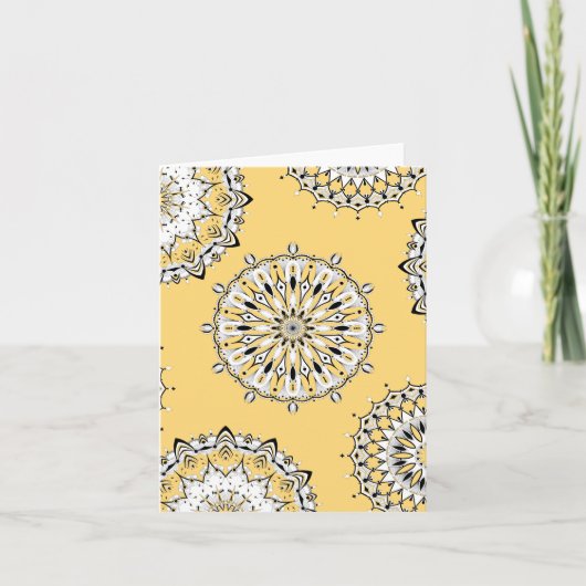 Gelbe Mandala 2 geklappte Grußkarte Karte (Vorderseite)
