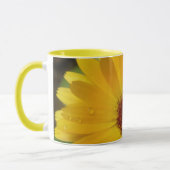 Gelbe Marigold Macro-Tasse Tasse (Links)