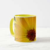 Gelbe Marigold Macro-Tasse Tasse (Vorderseite Links)