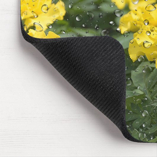 Gelbe Marigold mit Raindrops-Mauspad Mousepad (Ecke)