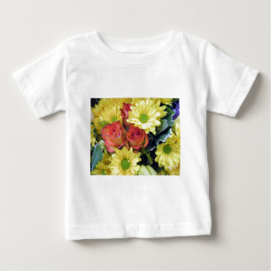 Gelbe Milchprodukte und Rote Rosen Baby T-shirt
