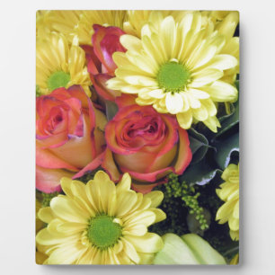 Gelbe Milchprodukte und Rote Rosen Fotoplatte