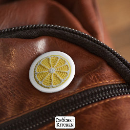 Gelbe Moderne Minimal Frische Crochet Lemon Slice Button