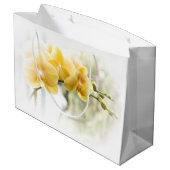 Gelbe Moth Orchid im Sonnenschein Große Geschenktüte (Rückseite Schrägansicht)