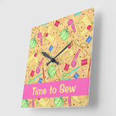 Gelbe Nähbegriffe Art Time to Nähen Name Custom Quadratische Wanduhr (Winkel)