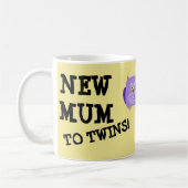 Gelbe neue Mama zur Zwillings-Tasse Kaffeetasse (Links)