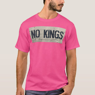 Gelbe No Kings Day Graffiti Street Art Krone klass T-Shirt