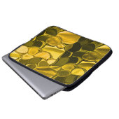 Gelbe oder goldene Farbstücke sehen aus wie golden Laptopschutzhülle (Vorne Knopf)