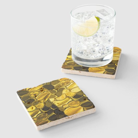 Gelbe oder goldene Farbstücke sehen aus wie golden Steinuntersetzer (Seitenansicht)