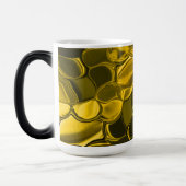 Gelbe oder goldene Farbstücke sehen aus wie golden Verwandlungstasse (Links)