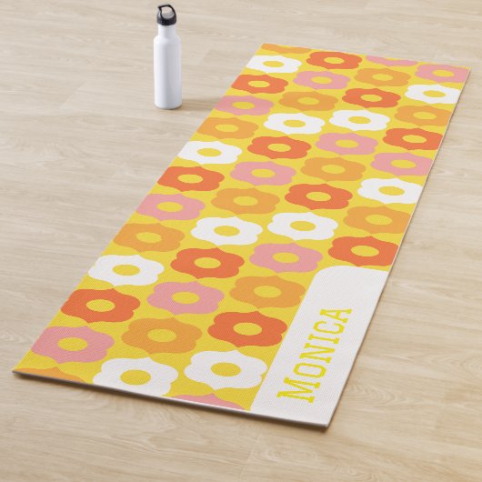 gelbe orangefarbene Blumen Monogramm Name Yogamatte (Beispiel)