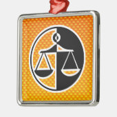 Gelbe Orangenjustizskala Silbernes Ornament (Links)