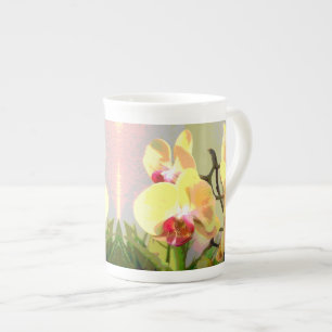 Gelbe Orchideen im Nachmittagslicht Porzellantasse