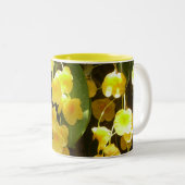 Gelbe Orchideen - tropische Blume Zweifarbige Tasse (VorderseiteRechts)