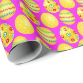 Gelbe Ostereier auf heißen rosa Geschenkpapier (Rolleneckpunkt)