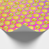 Gelbe Ostereier auf Regenbogen Abstrakt Geschenkpapier (Ecke)