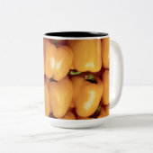 Gelbe Paprika-Tasse Zweifarbige Tasse (VorderseiteRechts)