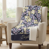 Gelbe Pastell-Blume unter Reben Sherpadecke