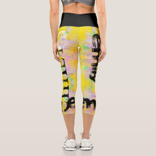 Gelbe Pastellfarbe personalisiert Name 5 Buchstabe Capri Leggings