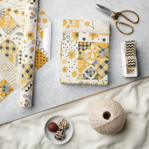 Gelbe Patchwork-Quilt-Gingham-Cottagecore-Blumen Geschenkpapier