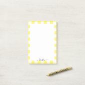 Gelbe personalisierte Skriptname Post-it Klebezettel (Auf Schreibtisch)