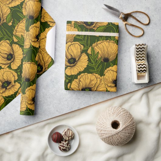 Gelbe Pfeffer auf dunkelgrün Geschenkpapier (Basteln)