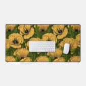 Gelbe Pfeffer auf dunkelgrün Schreibtischunterlage (Tastatur & Maus)