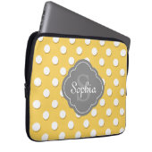 Gelbe Polka Dot Muster Grau Monogramm Laptopschutzhülle (Vorne Rechts)