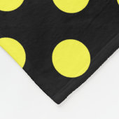 Gelbe Polka-Punkte auf schwarzem Hintergrund Fleecedecke (Ecke)