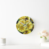 Gelbe Primrose Frühlingsblumen Personalisiert Runde Wanduhr (Zuhause)