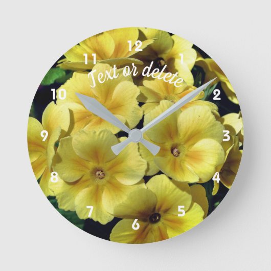 Gelbe Primrose Frühlingsblumen Personalisiert Runde Wanduhr (Vorderseite)