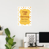 gelbe Punkte glitzern glücklich 30. Hochzeitstag J Poster (Heimbüro)