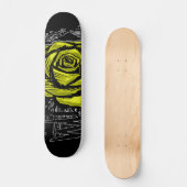 Gelbe robuste Rose Graffiti-Kunst • Urbane Straße Skateboard (Vorderseite)