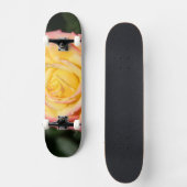 Gelbe Rosa Blume Skateboard (Vorderseite)