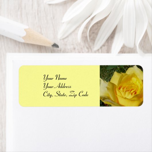 Gelbe Rose-Adressenblätter (Insitu)